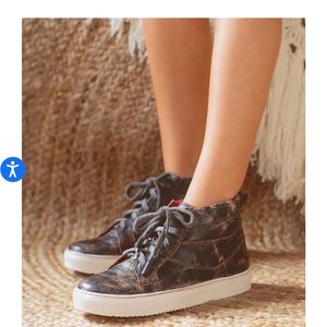 BedStu Rossela Black Lux Sneaker 7.5